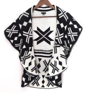 New Direction Black White Sz L Geo Swiss Pattern Open Front Poncho Sweater‎ Vest